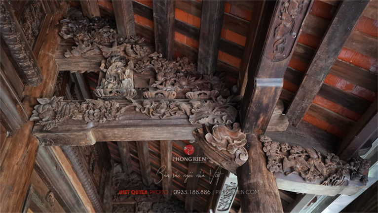 Hoa văn chạm khắc vì hiên